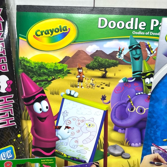 CRAYOLA X MONSTER HIGH GIFT SET - Picture 14 of 16